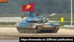 Кыргызстан сынакка Т-72 танкы менен катышты. Cүрөт "Телеканал Звезда" YouTube каналынын түз эфиринен алынды.