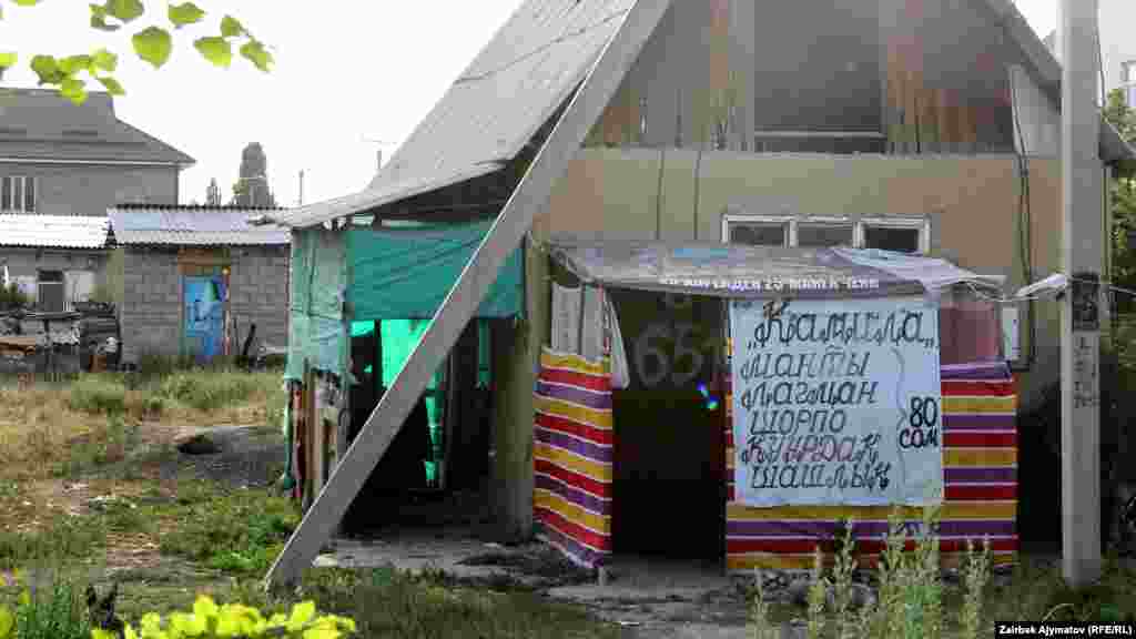 Батирчилер жумуштан чарчап келип тамак жасаганга үлгүрбөй калса аларды күтүп алар "кафелер" да бар.