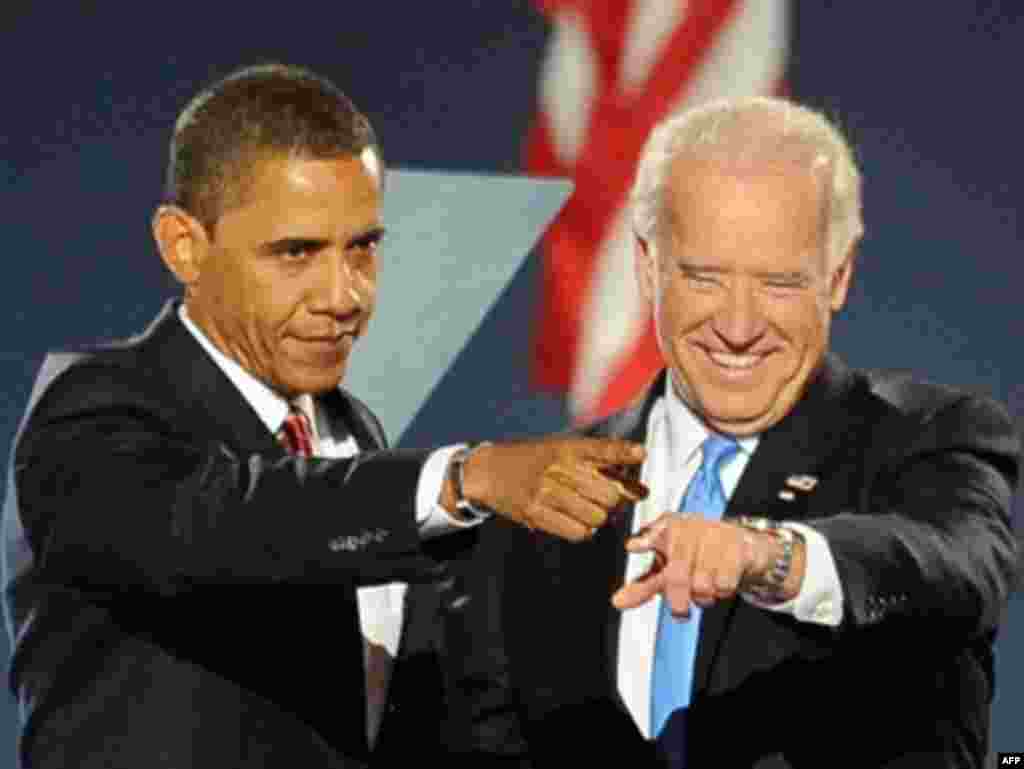 Barak Obama dhe Xho Bajden pas fitores.