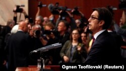 Presidenti i ri i Maqedonisë së Veriut, Stevo Pendarovski gjatë ceremonisë së inaugurimit të tij në këtë post.