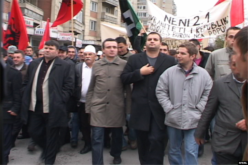 Kundër gjashtëpikëshit...