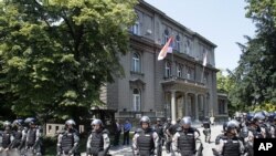 Pripadnici žandarmerije ispred Predsedništva u Beogradu - ilustracija