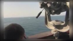 نزدیک شدن قایق‌های تندرو سپاه پاسداران به یک ناو آمریکایی