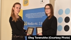 Журналістки Радіо Свобода Ольга Комарова (л) і Марічка Набока