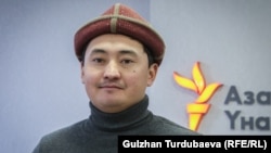 Улан Үсөйүн