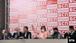 Ръководството на БСП по време на заседанието в неделя.