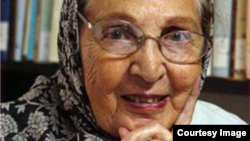 ثمینه باغچه‌بان، نویسندهٔ کودکان و نوجوانان و بنیان‌گذار مؤسسه‌های آموزشی و فرهنگی برای کودکان کم‌شنوا و ناشنوا 