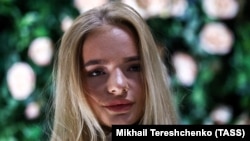 Єлизавета Пєскова зареєстрована стажером в офісі французького євродепутата Емеріка Шопрада