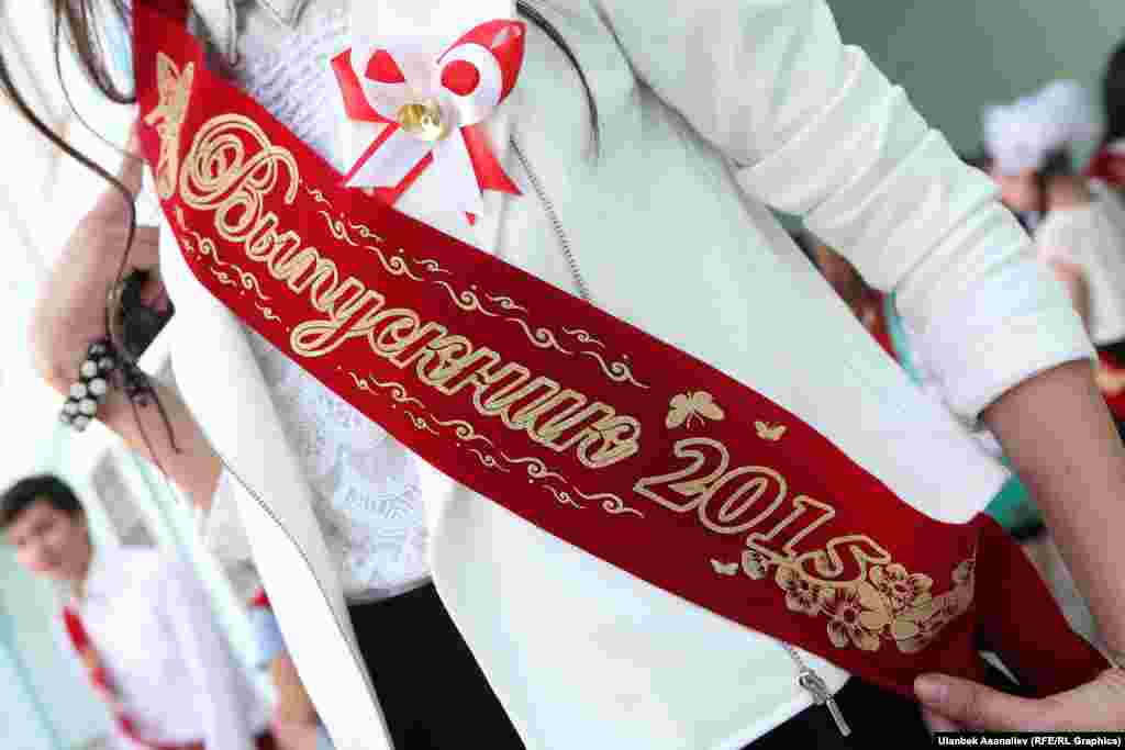 Быйыл Кыргызстандагы мектептерди 70 миңден ашуун бүтүрүүчү аяктайт.