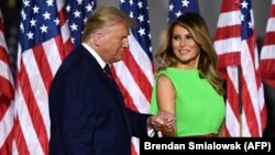 Із повідомлення президента США незрозуміло, що передбачатиме карантин, і чи планує він зупинити передвиборчу кампанію всього за місяць до президентських виборів