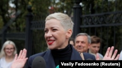 Politician al Opoziției din Belarus, Maria Kaleșnikava vorbește cu jurnaliștii înainte de audierea sa de Comitetul de investigare