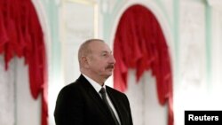 Komisioni i SHBA-së për Lirinë Fetare Ndërkombëtare shprehu alarmin lidhur me rregulloret mbi praktikat fetare në Azerbajxhan, vendin me shumicë myslimane të drejtuar nga presidenti Ilham Aliyev.