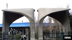 یک دانشجوی اخراجی بهایی از دانشگاه گفت:«« در سال ۱۳۸۴ حدود يک هزار نفر از داوطلبان بهايی در کنکور شرکت کردند که البته شرکت آنها در کنکور و حتی کسب رتبه نيز بی نتيجه بود.»(عکس:ISNA)