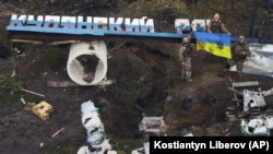 За даними слідства, після звільнення міста жінка позбулася мобільного телефону та припинила спілкуватися з родичами, але її все одно затримали