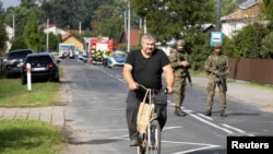 Ushtarë patrullojnë në rrugë në Wyryki-Polod të Polonisë, më 10 shtator 2025.