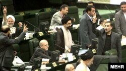 مجلس ايران روز ۲۸ فروردين ماه شرايط نامزدی در انتخابات مجلس نهم را تغيير داد.