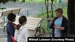 Один із ініціаторів запланованої на 25 вересня акції комуністів Михайло Лобанов. Він був конкурентом телепропагандиста Євгена Попова, виграв у нього за традиційним голосуванням, але поступився після додавання голосів електронного голосування