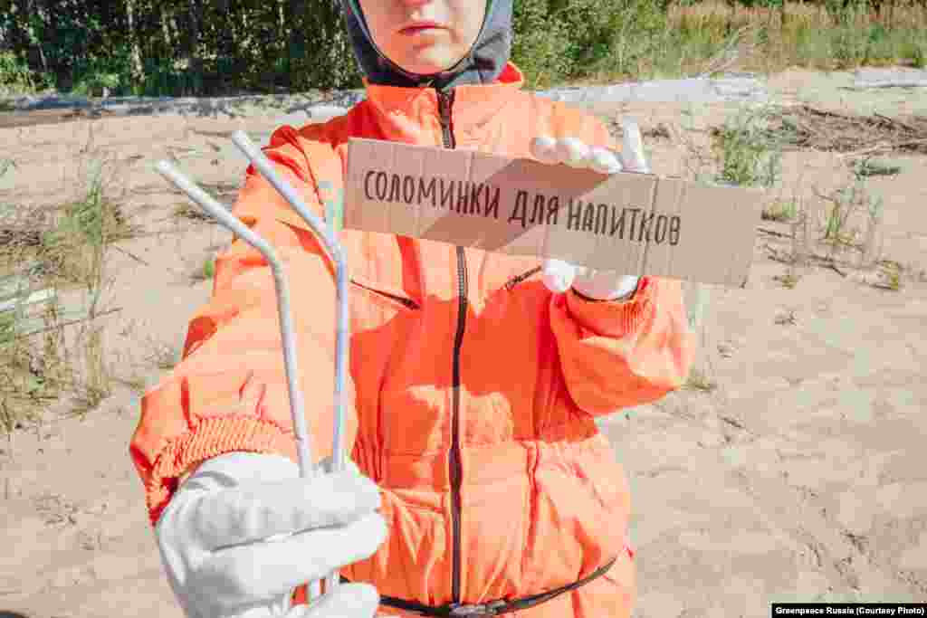 A felirat így szól: &quot;Igyál szívószálat!&quot;