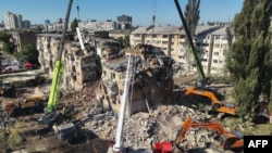 Раніше стало відомо, що загальна кількість загиблих у Києві зросла до 23 людей, 22 з них загинули в п’ятиповерхівці в Дарницькому районі