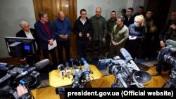 Takimi i presidenti ukrainas, Volodymyr Zelensky, me kryeministrin polak, Mateusz Morawiecki, kryeministrin çek, Petr Fiala dhe kryeministrin slloven, Janez Jansa, më 15 mars në Kiev.