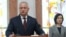 Preşedintele Igor Dodon şi fosta şefă a guvernului Maia Sandu, după depunerea jurământului