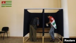 Близится к своему завершению предвыборная кампания, вторые туры пройдут в большинстве округов уже в нынешнее воскресенье