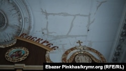 Дах Кафедрального собору Православної церкви України в Сімферополі, постраждалий від дощу