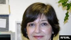 نازی عظيما به دليل ضبط گذرنامه اش، قادر به ترک ايران نيست.