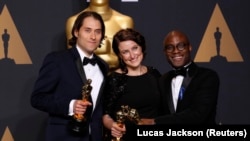 "Айдын жарыгы" тасмасын жаратуучулар сыйлыгы менен