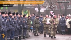 У Черкасах замість «ланцюга єдності» люди навколішках прощалися з «кіборгом»