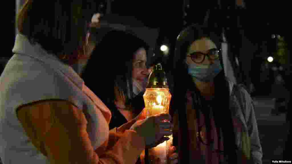 Благодатный огонь доставили из Иерусалима в Кишинев накануне православной Пасхи, 1 мая 2021