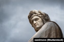 از دانته به عنوان «پدر زبان ایتالیایی» نام می‌برند