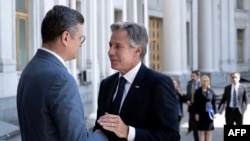 Sekretari amerikan i Shtetit, Antony Blinken, mirëpritet nga ministri i Jashtëm ukrainas, Dmytro Kuleba. Kiev, 6 shtator 2023.