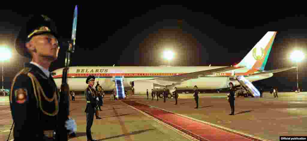 Жыйынга Азербайжан, Армения, Беларус, Казакстан, Орусия, Тажикстандын президенттери келди. Молдова премьер-министрин, Түркмөнстан вице-премьерин, Өзбекстан тышкы иштер министрин жиберсе, Украинанын Кыргызстандагы элчиси катышмай болду.