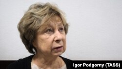 Ахеджакова повідомила, що після відходу з театру, в якому вона працювала з 1977 року, продовжить займатися гастрольною діяльністю та залишиться жити в Росії