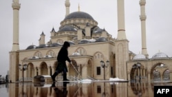 Первым номером среди «семи чудес Чечни» значится мечеть имени Ахмат-Хаджи Кадырова «Сердце Чечни»