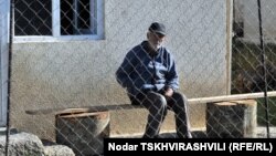 Беженцы, проживающие вдали от Тбилиси, жалуются на пренебрежительное отношение не только со стороны госчиновников, но и энергетических операторов