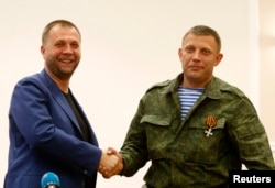 Александр Бородай (слева) и Александр Захарчекно. Оккупированный Донецк, 7 августа 2014 года