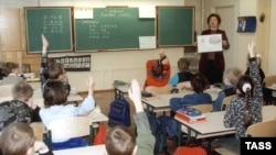 Ригадагы мектептердин биринде тартылган сүрөт. 