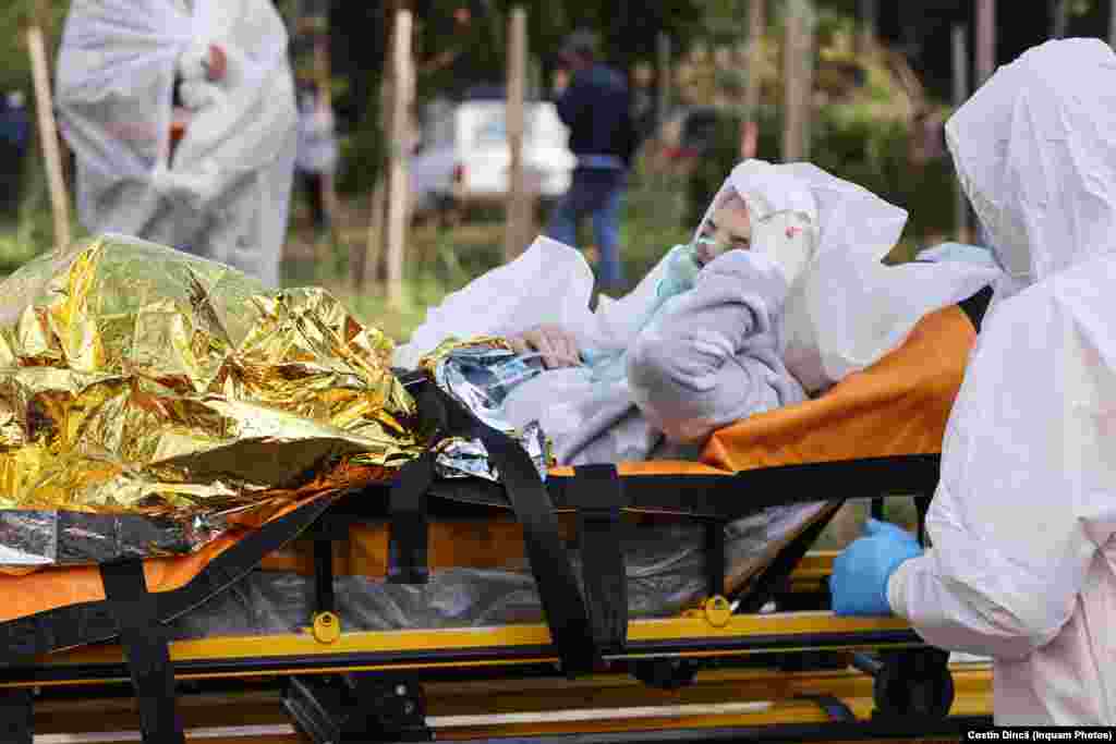 Autoritățile spun că șapte persoane au murit.