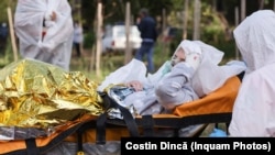 Deși trece prin tragedii fără precedent în sistemului sanitar și are perspective sumbre în privința gestionării pandemiei de Covid, România nu vrea să ceară ajutor. (Imagine după incendiul din 1 octombrie de la Spitalul de Boli Infecțioase din Constanța)