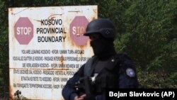 Напруження на кордоні зберігається