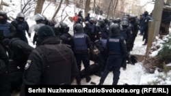 Сутички біля будівлі Солом’янського суду, де обирали запобіжний захід Геннадію Труханову