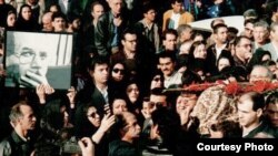 تشییع جنازه محمد مختاری در تهران در آذر ۷۷