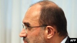 کارشناسان بحران مالی جاری را دلیل عمده افت بهای نفت می دانند. (عکس: AFP)