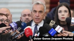 Джорджеску заявив, що політики, які критикували його за зроблені ним заяви, є «поверхневими та функціонально неграмотними»