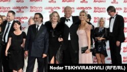 Премьера была подготовлена очень тщательно: пригласительные, списки почетных гостей, красная дорожка у входа в кинотеатр