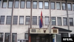 U jednoj zgradi u mjestu Štrpce jedna deluju dve paralelne opštine