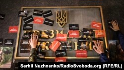 Учасники акції «Ні капітуляції!» біля Офісу президента України в День Покрови і День захисника України. Київ, 14 жовтня 2019 року
