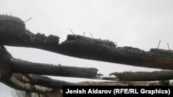 Өрттөлгөн үйлөрдүн бири